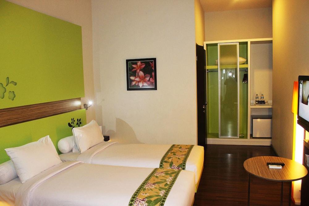 Отель Ibis Styles Bali Denpasar Экстерьер фото