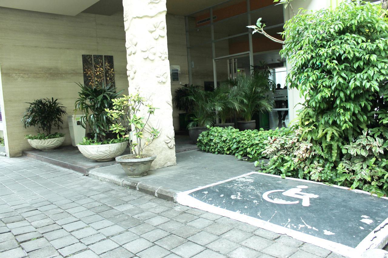 Отель Ibis Styles Bali Denpasar Экстерьер фото